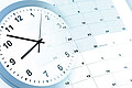 Eine symbolhafte Darstellung einer Uhr und eines Kalenders.